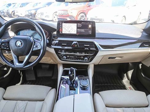 Used 2022 BMW 530i w/ Premium Package image 11