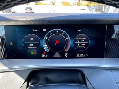 Certified 2025 Volkswagen Tiguan SE image 26