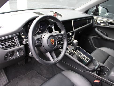 Certified 2023 Porsche Macan Turbo image 4