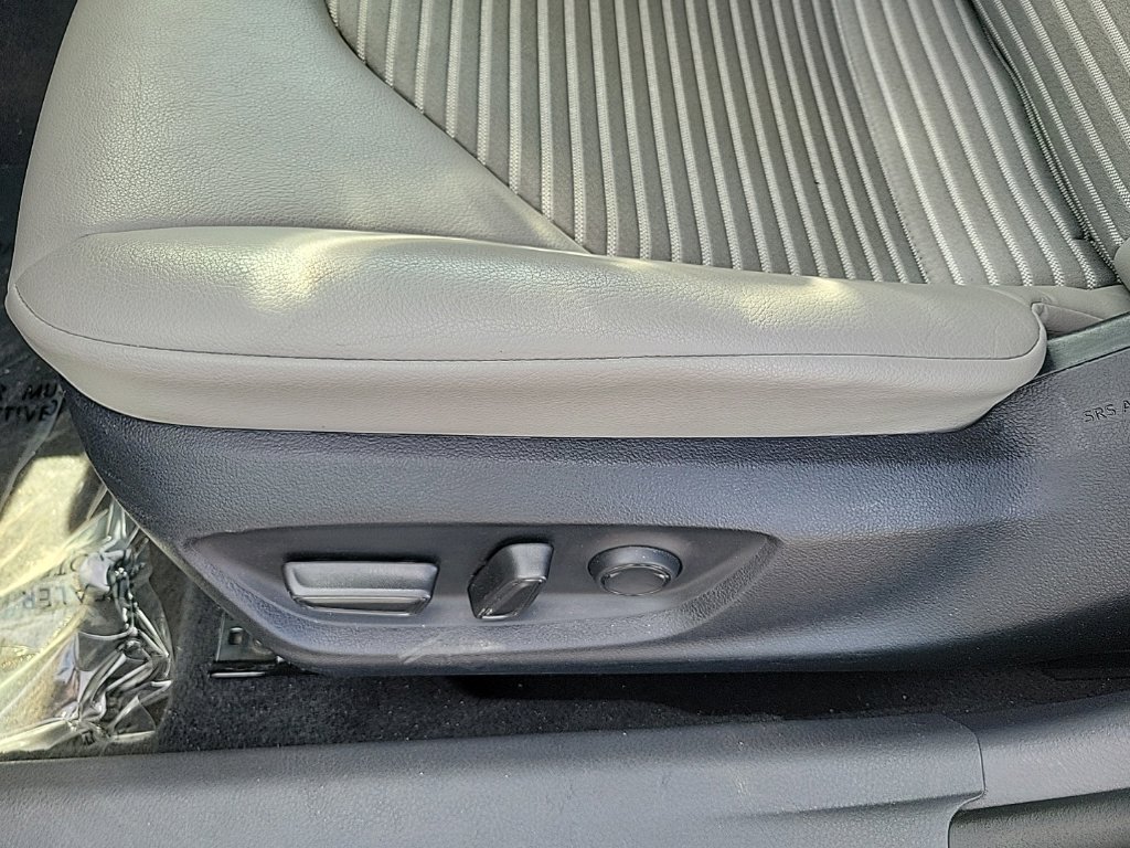 Used 2023 Toyota Camry SE FWD image 11