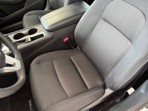 Used 2025 Nissan Altima 2.5 SV FWD image 35