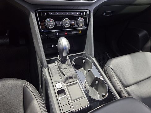 Used 2023 Volkswagen Atlas Cross Sport SE FWD image 22