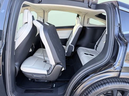 Used 2019 Tesla Model X 75D image 34