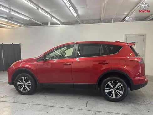 Used 2017 Toyota RAV4 XLE w/ Carpet Mat Package FWD image 8
