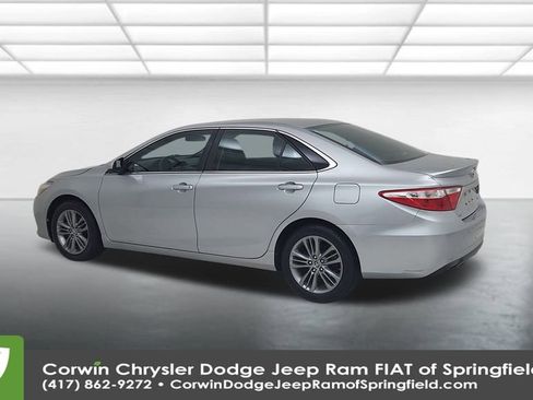 Used 2016 Toyota Camry SE image 10