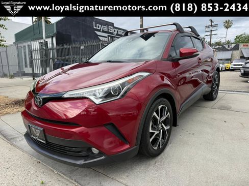 Used 2018 Toyota C-HR XLE FWD image 3
