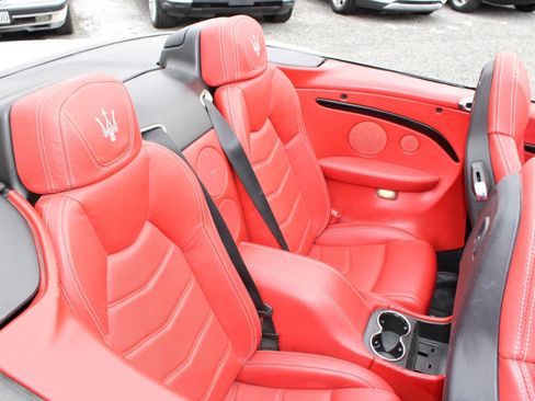 Used 2015 Maserati GranTurismo Sport image 21