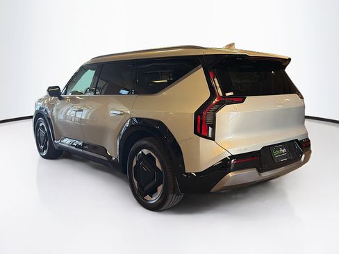 Used 2024 Kia EV9 Land AWD/4WD image 5