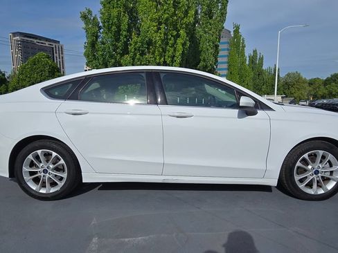 Used 2019 Ford Fusion SE FWD image 2