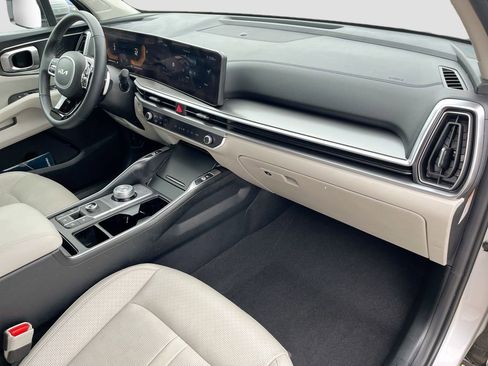 Certified 2025 Kia Sorento EX image 29