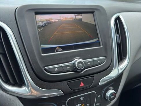 Used 2020 Chevrolet Equinox LS w/ LS Convenience Package AWD/4WD image 10