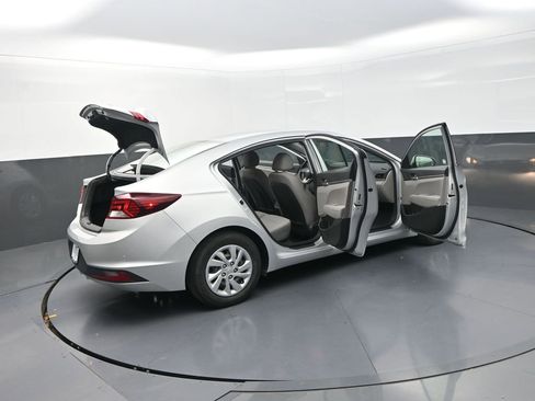 Used 2019 Hyundai Elantra SE image 37
