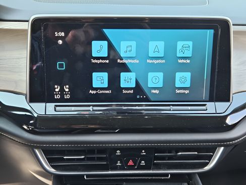 Used 2025 Volkswagen Atlas SE FWD image 17