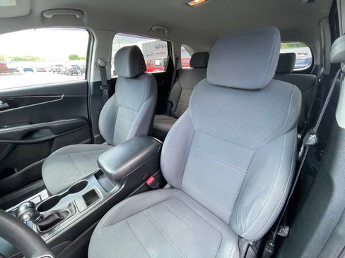 Used 2017 Kia Sorento FWD image 17