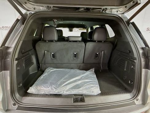 Used 2026 GMC Acadia Elevation w/ Elevation Premium Package AWD/4WD image 29