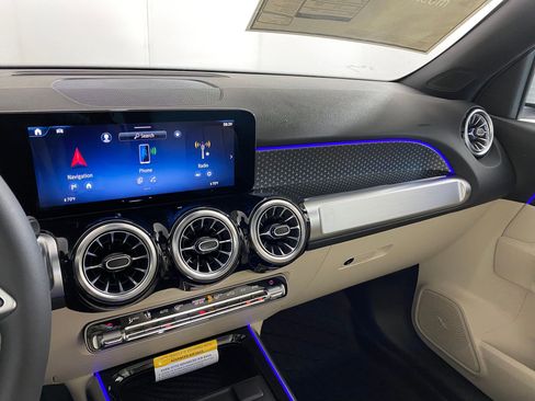 New 2026 Mercedes-Benz GLB 250 4MATIC image 25