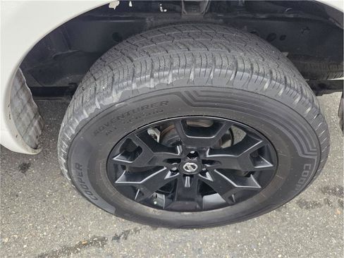 Used 2021 Nissan Frontier SV w/ Midnight Edition Floor Mats RWD image 12