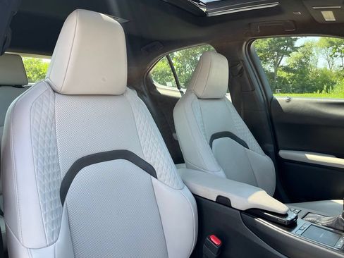 Used 2019 Lexus UX 250h w/ Premium Package AWD/4WD image 29