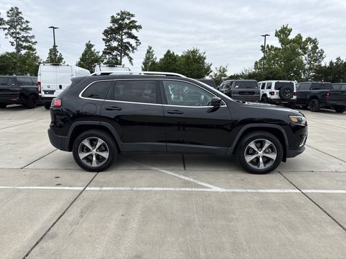 Used 2019 Jeep Cherokee Limited AWD/4WD image 11