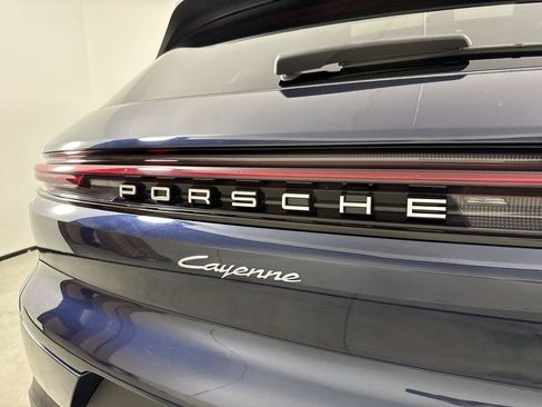 Certified 2026 Porsche Cayenne AWD/4WD image 19