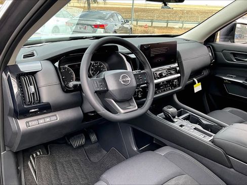 New 2026 Nissan Pathfinder SV image 8
