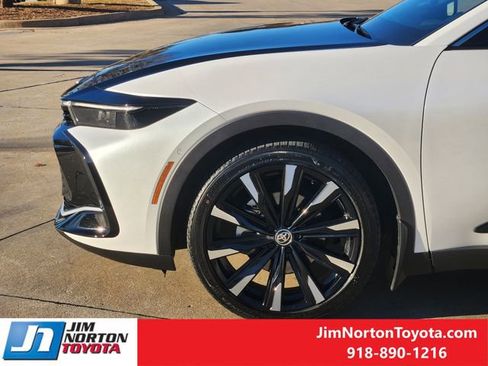 Used 2025 Toyota Crown Platinum image 8