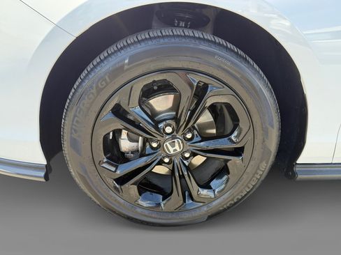 Certified 2025 Honda Accord SE image 9