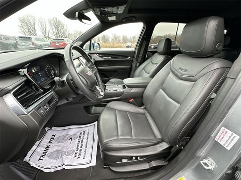 Used 2025 Cadillac XT6 Premium Luxury image 11