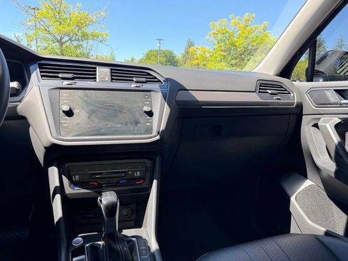 Used 2022 Volkswagen Tiguan SE AWD/4WD image 25