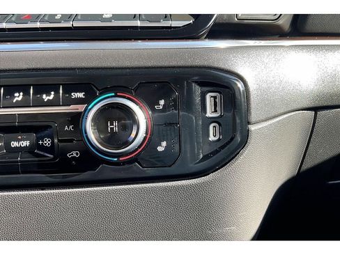 Used 2025 GMC Sierra 1500 SLT image 27