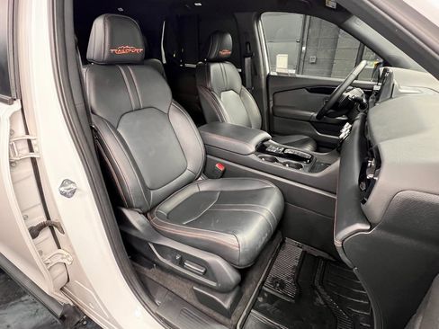Used 2023 Honda Pilot TrailSport image 4