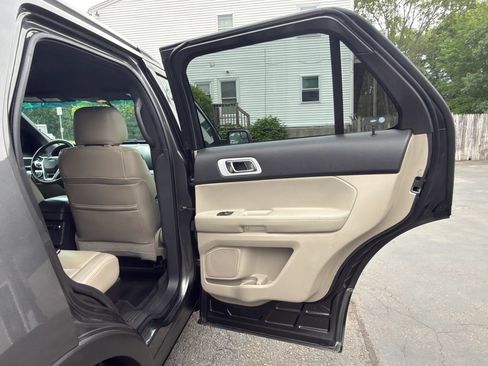 Used 2015 Ford Explorer XLT w/ Equipment Group 202A AWD/4WD image 17