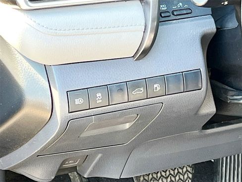 Used 2018 Toyota Camry LE image 10