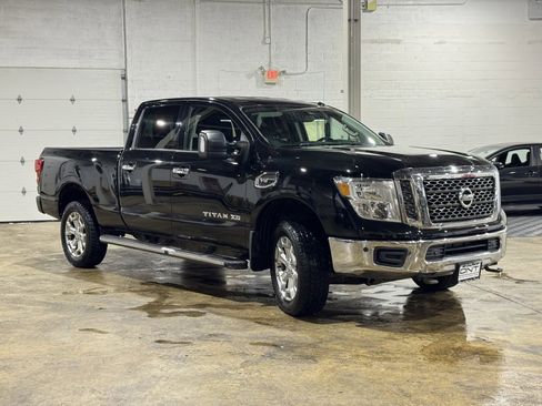 Used 2018 Nissan Titan SV w/ SV Convenience Package image 5
