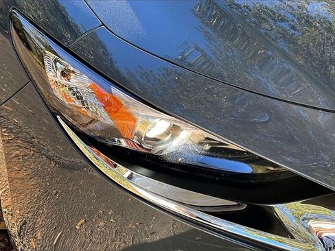 Used 2024 MAZDA MAZDA3 s image 29