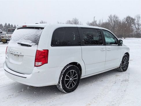 Used 2015 Dodge Grand Caravan SE image 3