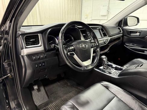 Used 2019 Toyota Highlander Limited Platinum image 10