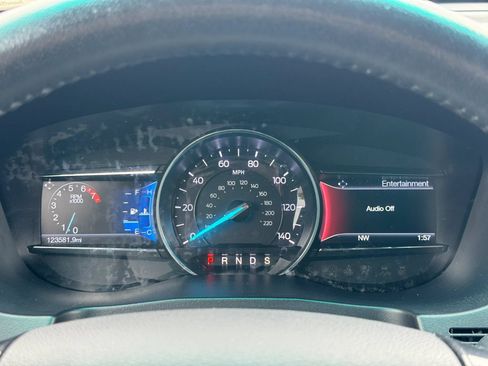 Used 2017 Ford Explorer XLT w/ Equipment Group 202A FWD image 37
