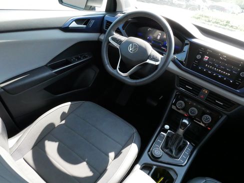 Certified 2023 Volkswagen Taos SE w/ Panoramic Sunroof Package AWD/4WD image 9