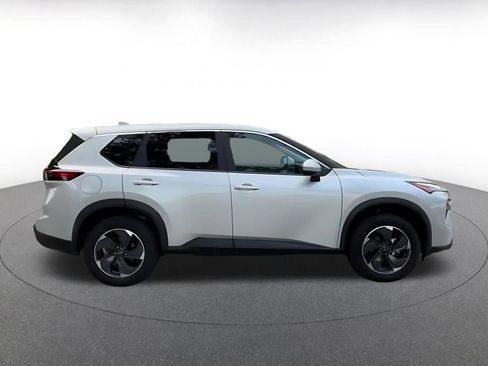 Used 2025 Nissan Rogue SV FWD image 16