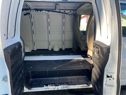 Used 2019 Chevrolet Express 2500 RWD image 11