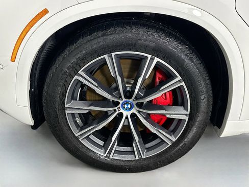 Used 2025 BMW X5 xDrive50e w/ Executive Package AWD/4WD image 32