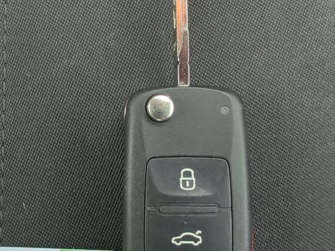 Used 2014 Volkswagen Beetle R-Line FWD image 17