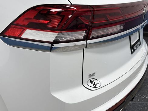 Used 2025 Volkswagen Atlas Cross Sport SE image 31