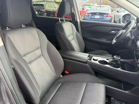 Used 2024 Nissan Rogue SV image 30