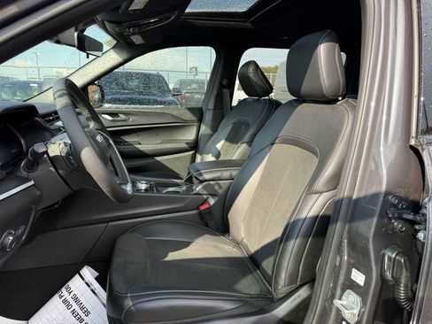 New 2025 Jeep Grand Cherokee L Altitude RWD image 14