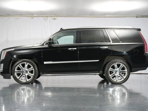 Used 2020 Cadillac Escalade Luxury image 3