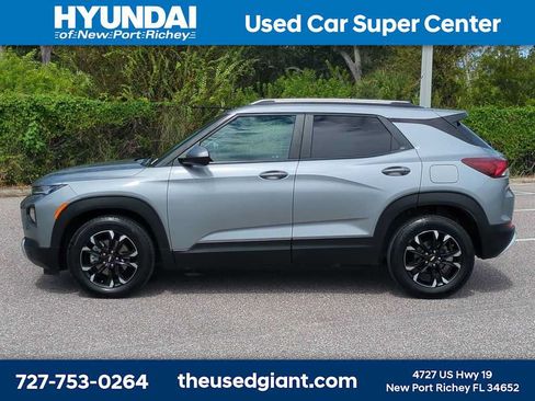 Used 2023 Chevrolet TrailBlazer LT w/ Convenience Package FWD image 2