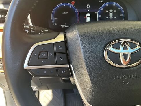Used 2023 Toyota Highlander Platinum FWD image 24