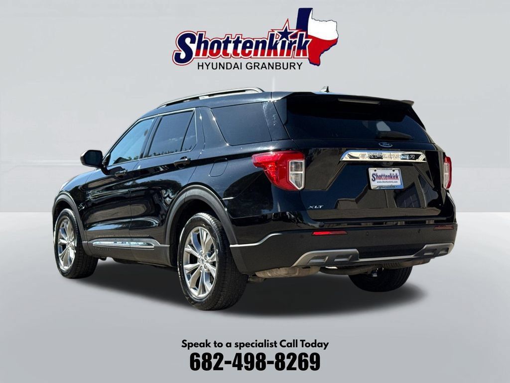 Used 2023 Ford Explorer XLT w/ Equipment Group 202A RWD image 8